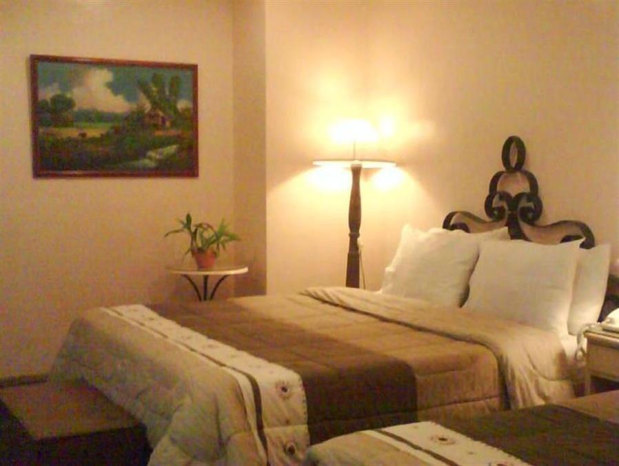 Roxas President'S Inn Екстериор снимка