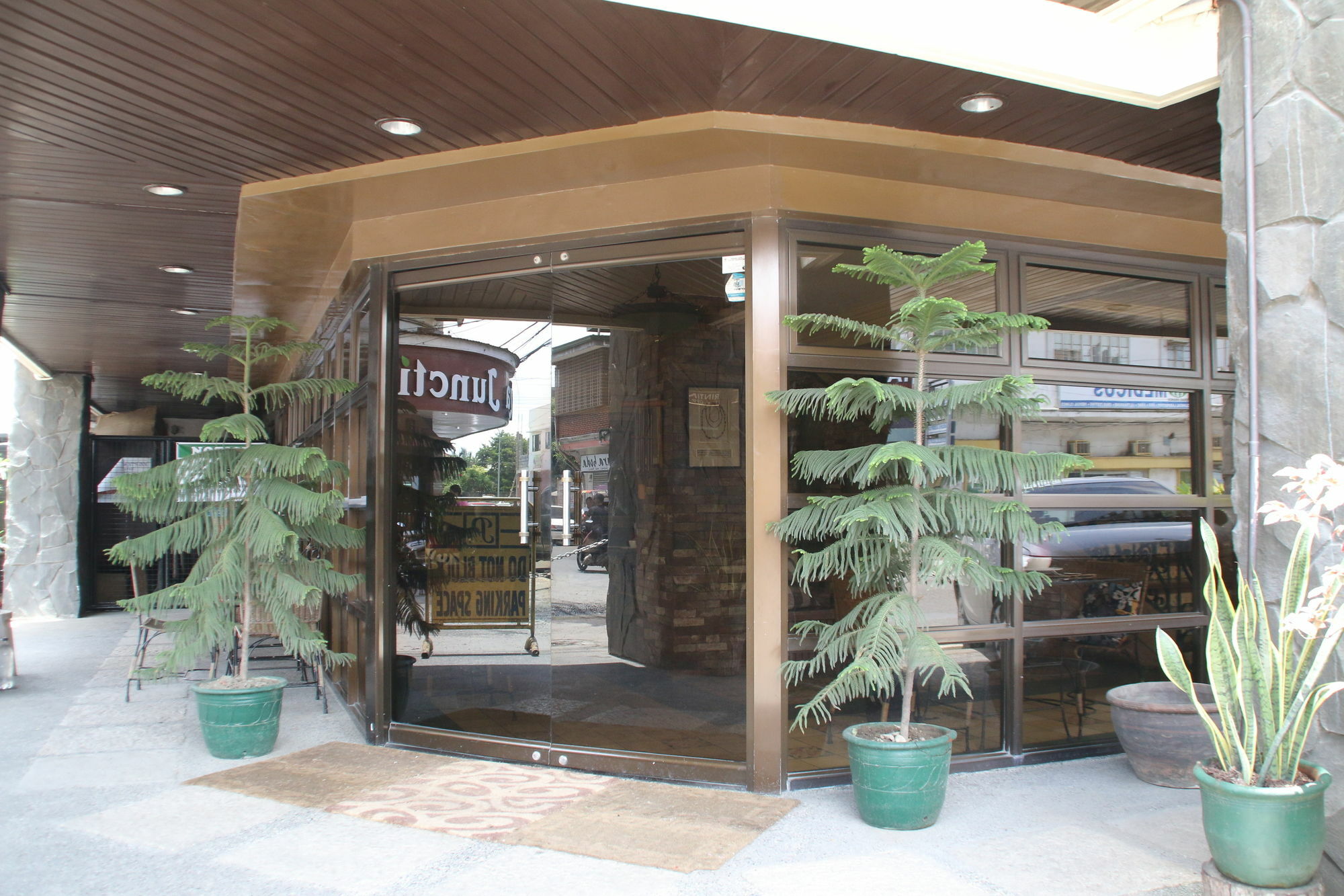 Roxas President'S Inn Екстериор снимка