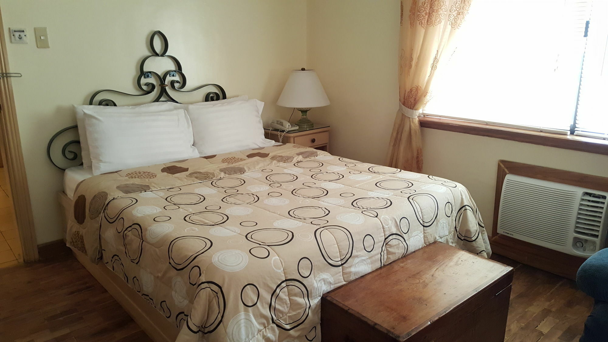 Roxas President'S Inn Екстериор снимка